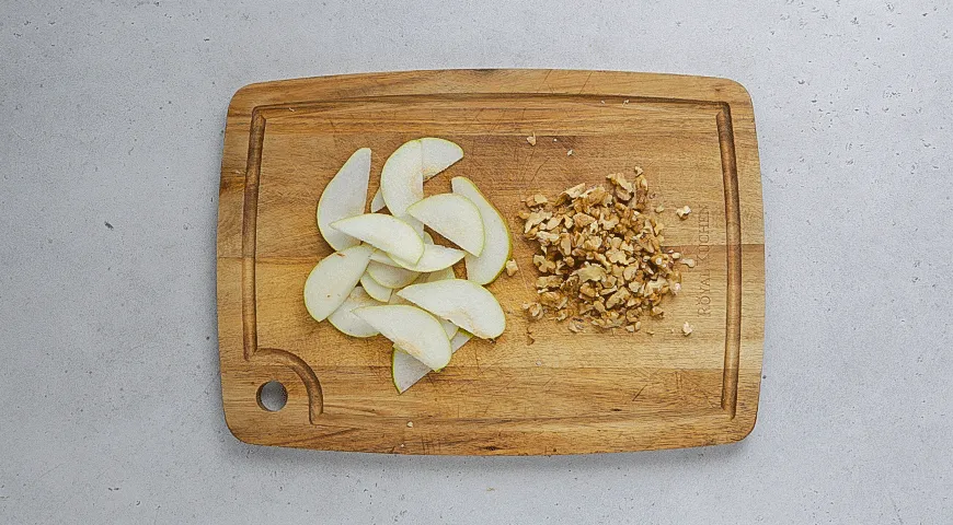 Салат с грушей и прошутто