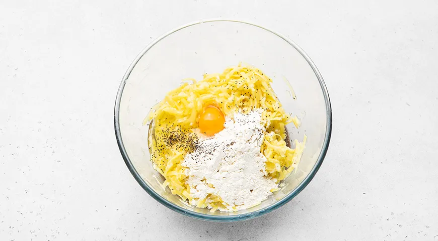 Пицца на картофельном тесте на сковороде