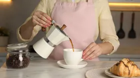 Как пользоваться гейзерной кофеваркой: какой кофе выбрать, как приготовить и не испортить напиток