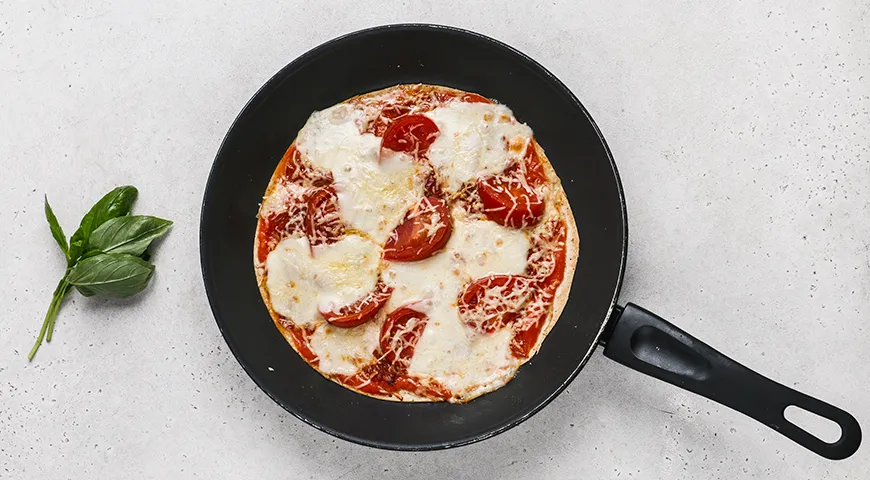 Пицца из лаваша на сковороде