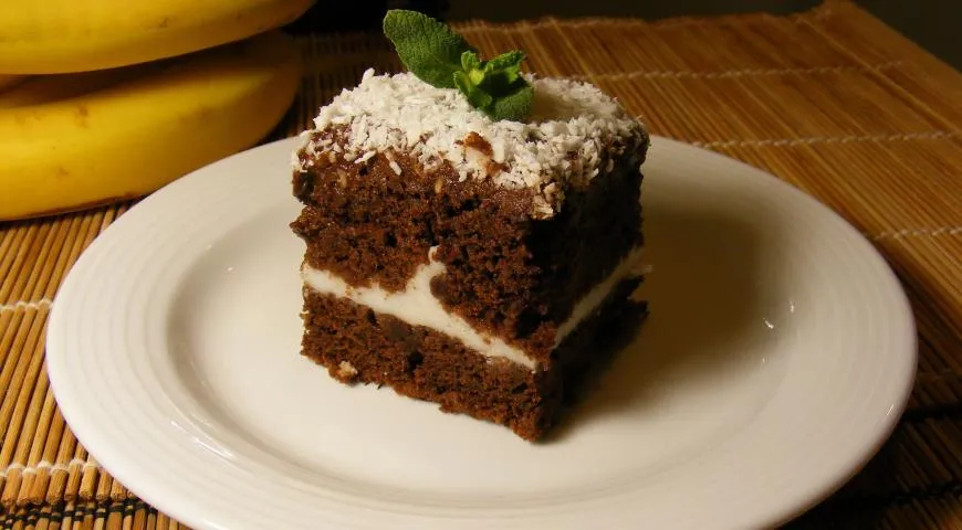 Шоколадное пирожное с кокосово-мятной начинкой