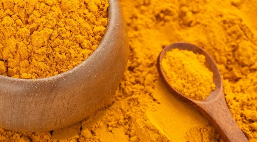 Качественная куркума отличается ярким цветом и пряным запахом без затхлости 