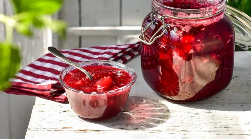 Рецепт варенья из клюквы с зелеными яблоками