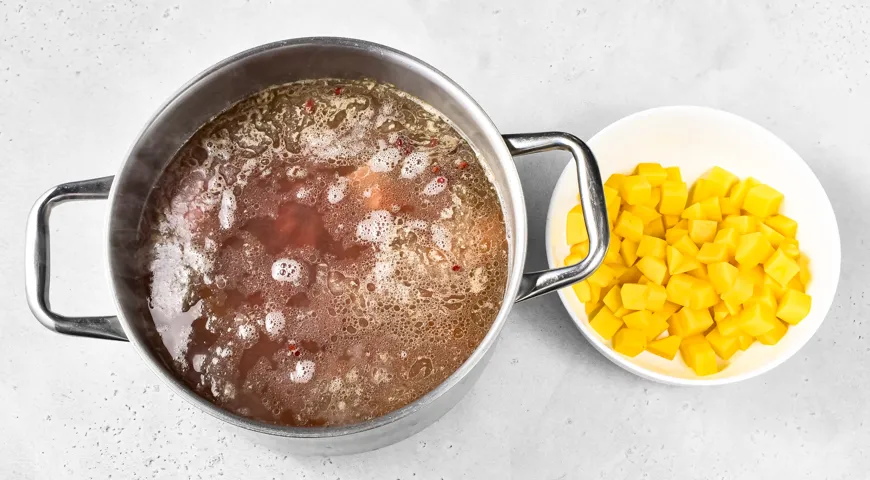 Суп с копчеными ребрышками и фасолью