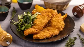 Как приготовить сочные отбивные из куриной грудки: 10 лучших рецептов