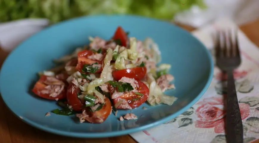 Невероятно сочный салат с тунцом 
