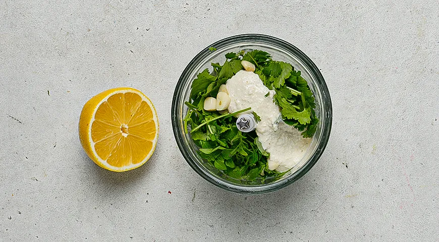 Баклажановые чипсы с кунжутным песто