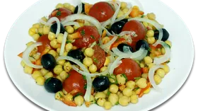 Овощной салат из нута