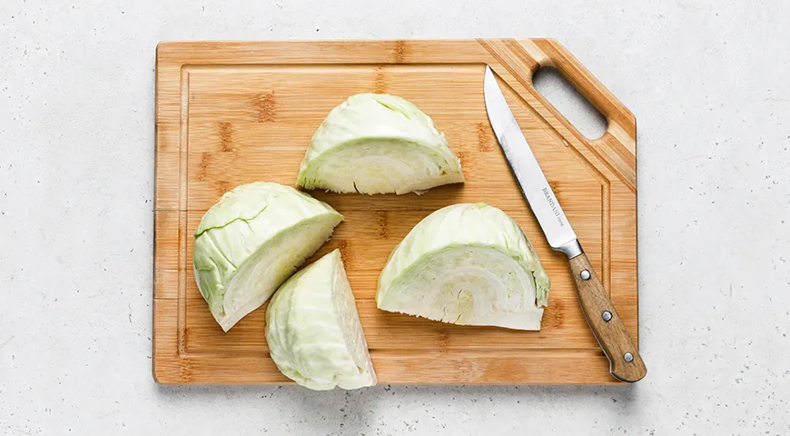 Молодая капуста, обжаренная в яйце