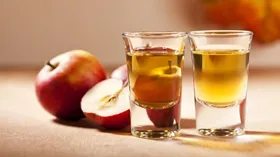 Рецепты с алкоголем, сухофруктами и яблоком