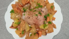 Куриное бедро запеченное с овощами
