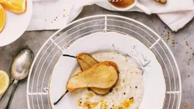 Рисовая каша с жареными грушами