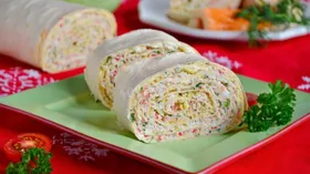 Рулет с крабовыми палочками