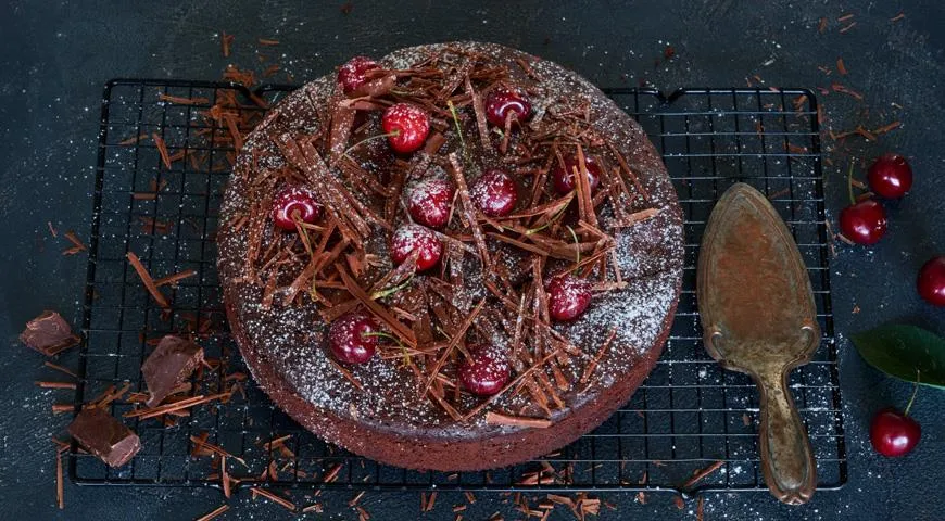 Шоколадный пирог с черешней на оливковом масле, рецепт см. здесь