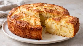 Шарлотка с сезонными яблоками