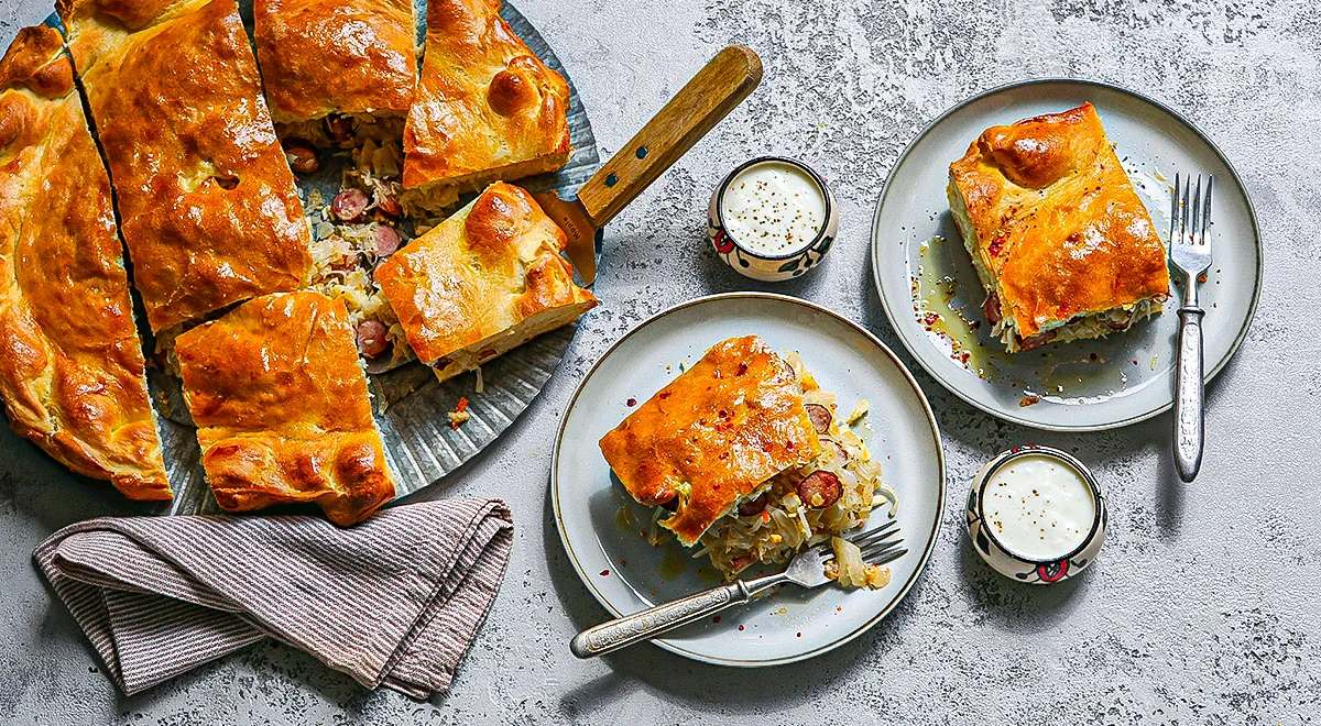 Начинка из свежей и квашеной капусты с копчеными сосисками