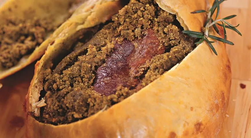 Баранья нога, запеченная в тесте