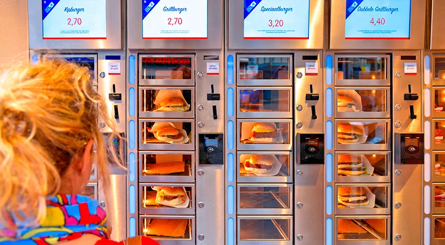 Первый гамбургерный автомат появился в США в 1921 году