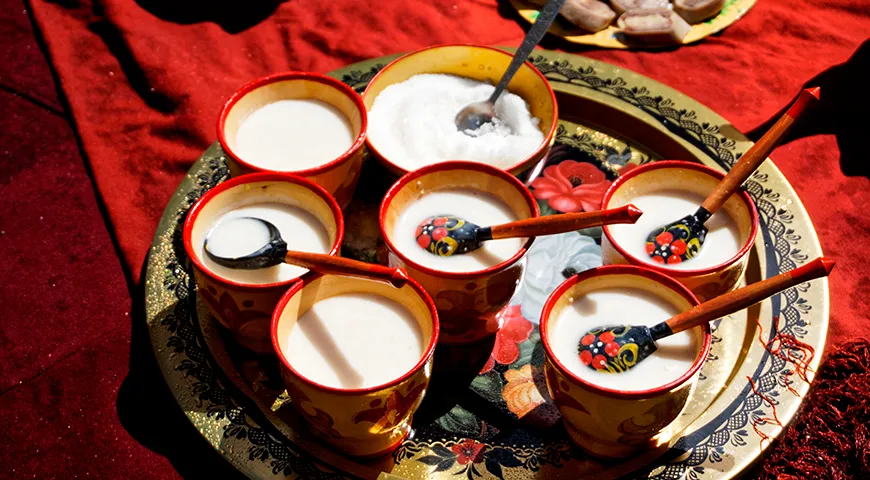 Настоящий кумыс — сезонный напиток, который производят только весной и летом во время лактации кобыл