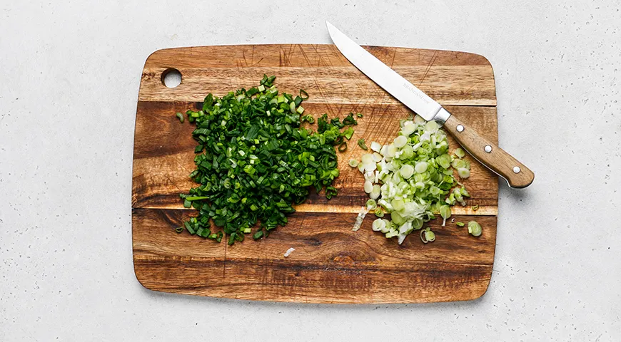 Макароны с яйцом и луком