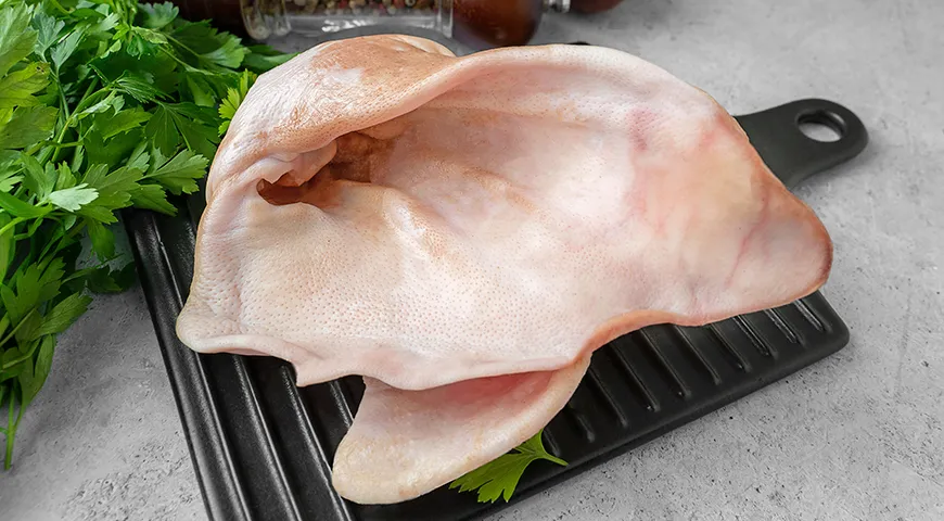 Кожица свиных ушей должна быть чистой, гладкой, без глубоких зазубрин, порезов и остатков щетины