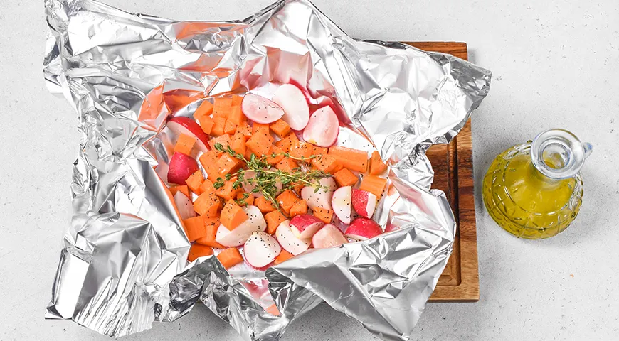 Куриные окорочка, запечённые в медово-соевом соусе, в рукаве