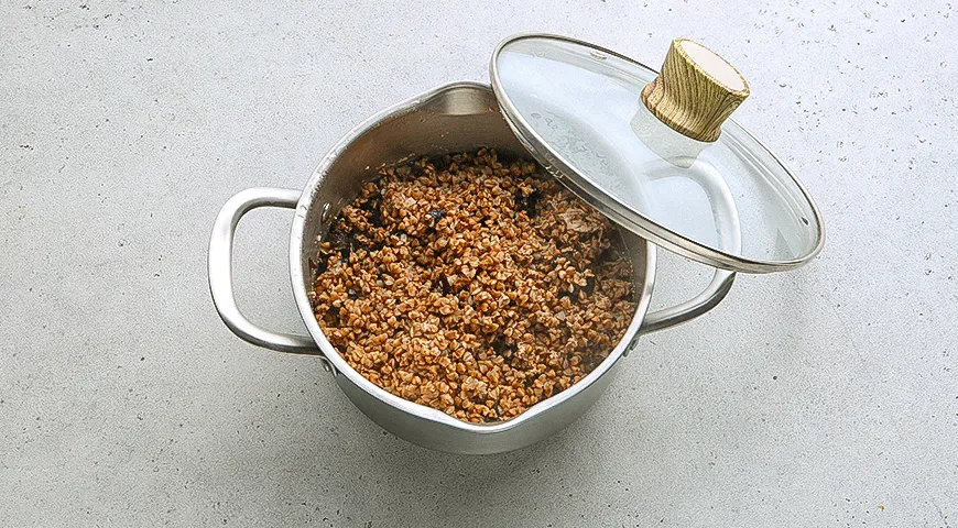 Гречневая каша  с черносливом и орехами