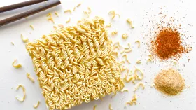 Что будет, если есть сухую лапшу быстрого приготовления
