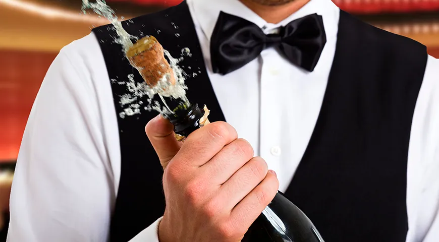 «Выстрел» способствует быстрому испарению из шампанского углекислоты