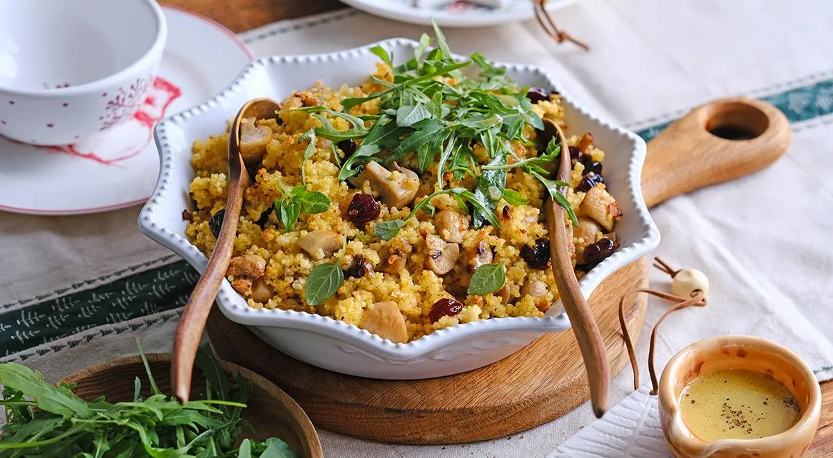 Запеченное пшено с шампиньонами, луком и зеленью