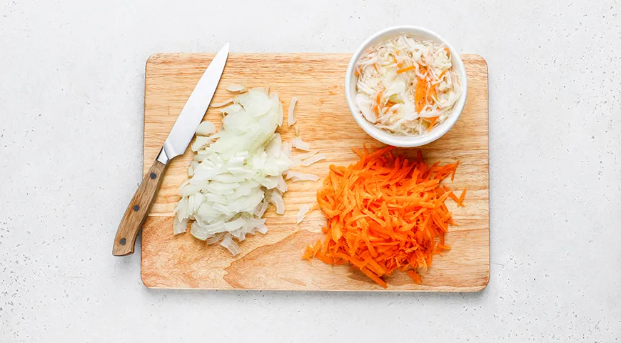 Капуста, тушённая с мясом по-домашнему