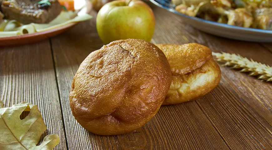 Традиционно перемячи для жениха делаются в 2–3 раза мельче обычных. И если для обычных перемячей берут жирное мясо, то для жениха используют молодую баранину или телятину