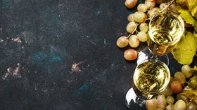 Праздник начинается! В TikTok поделились рецептом закуски из винограда, вымоченного в шампанском