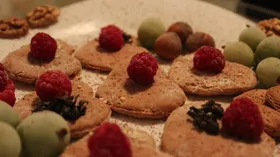 Рецепты с орехами, мускатным орехом и изюмом