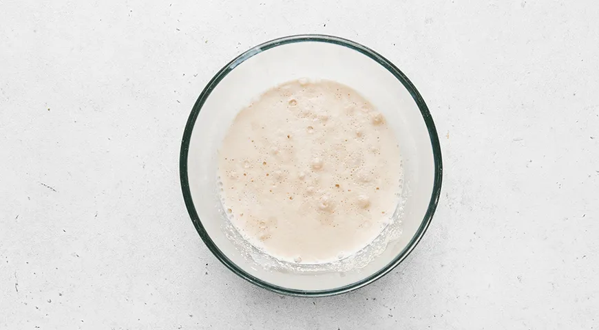 Сладкие булочки с яблоками и корицей