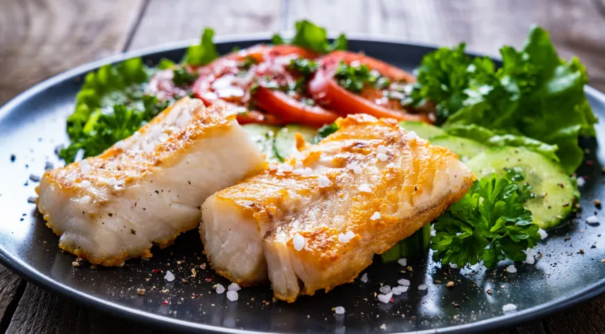 Треска – популярная недорогая нежирная белая рыба, которую очень легко приготовить