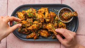 Куриные крылышки в пиве на сковороде