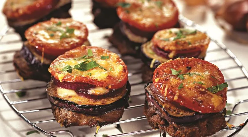 Баранина с баклажанами и помидорами