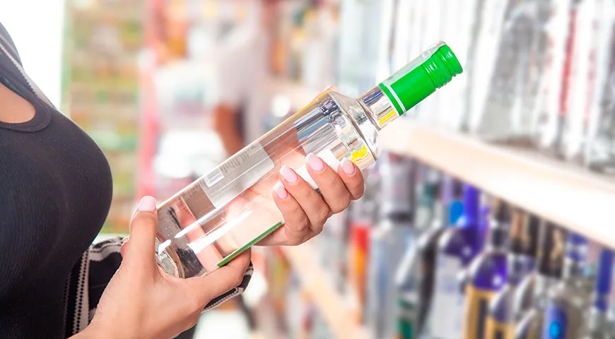 Желательно выбирать водку, разлитую не более чем за 1,5-2 года до покупки