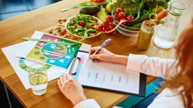 Диета долгожителей и еще две других: врачи назвали самые популярные диеты в мире