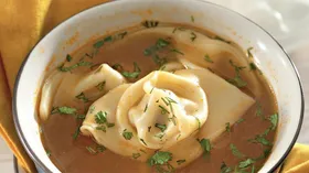 Чучвара шурпа – бульон с пельменями по-узбекски