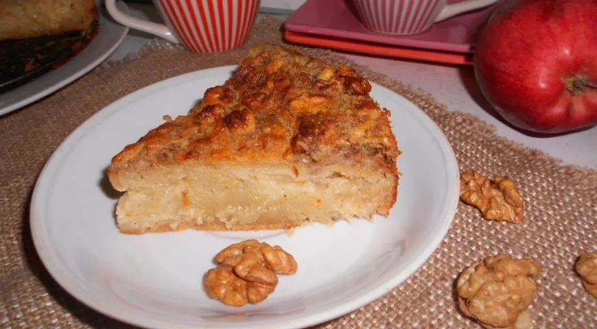 Нежнейший пирог с яблоками и ореховой глазурью