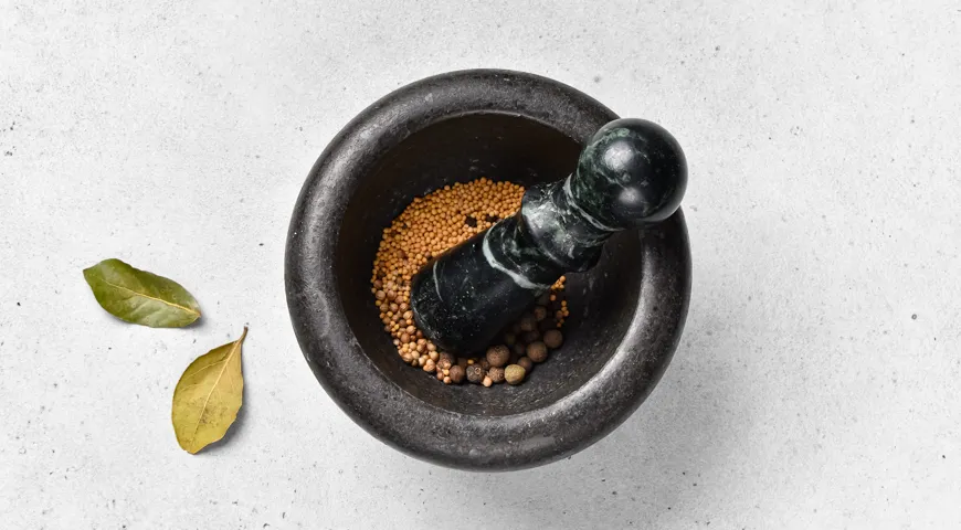 Маринованная скумбрия в масле с луком