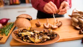 Заготавливаем грибы на зиму. Как сушить грибы в духовке, в микроволновке и на улице