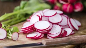 Почему стоит есть редис весной: польза, выбор и простые идеи блюд