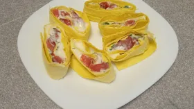 Рулет со сливочным сыром и лососем