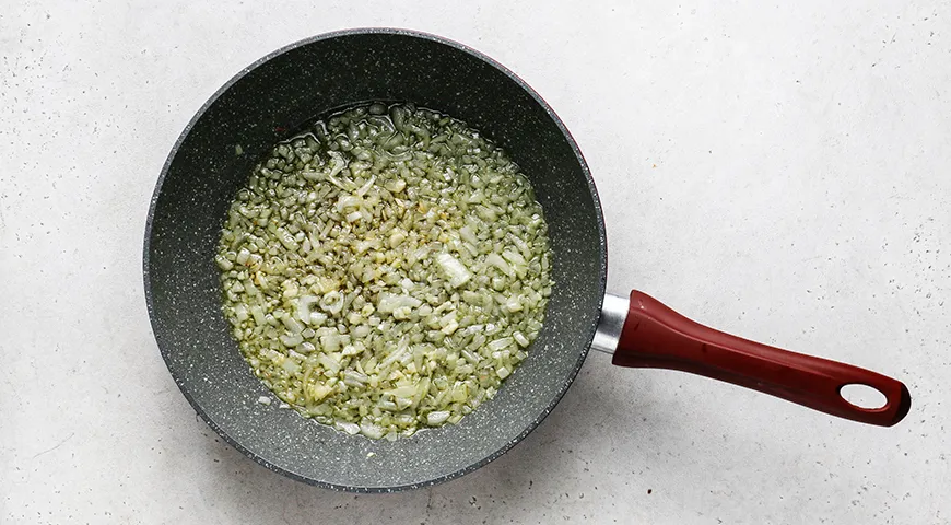 Макароны с крабовыми палочками