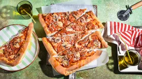 Пицца с курицей и грибами