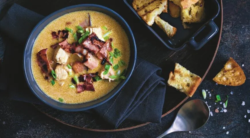 Сырный суп с курицей и беконом