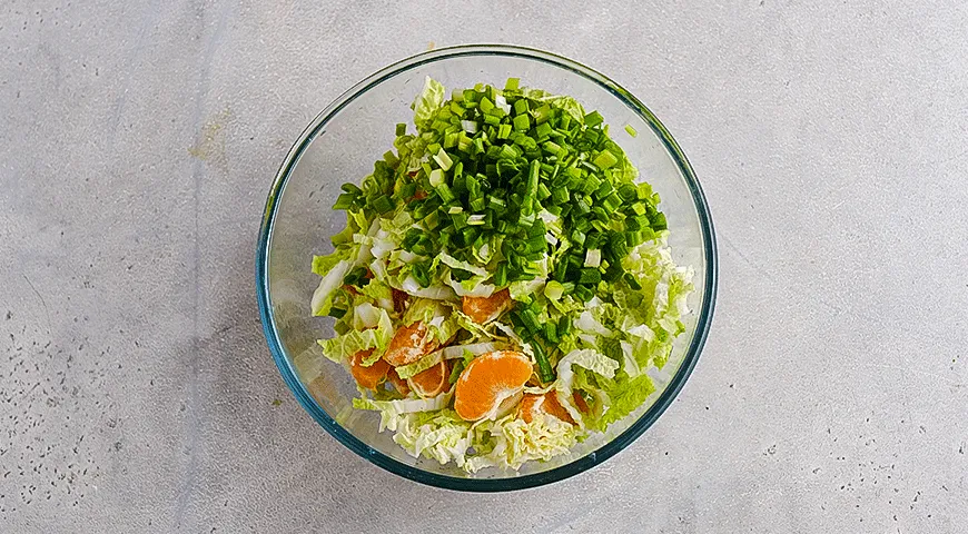 Салат из пекинской капусты с хрустящей лапшой